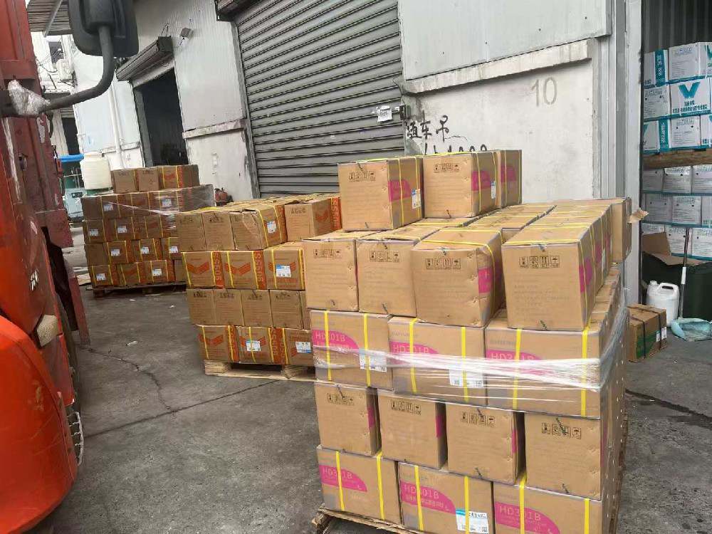 铝窗上的硅酮胶处理最好的方法